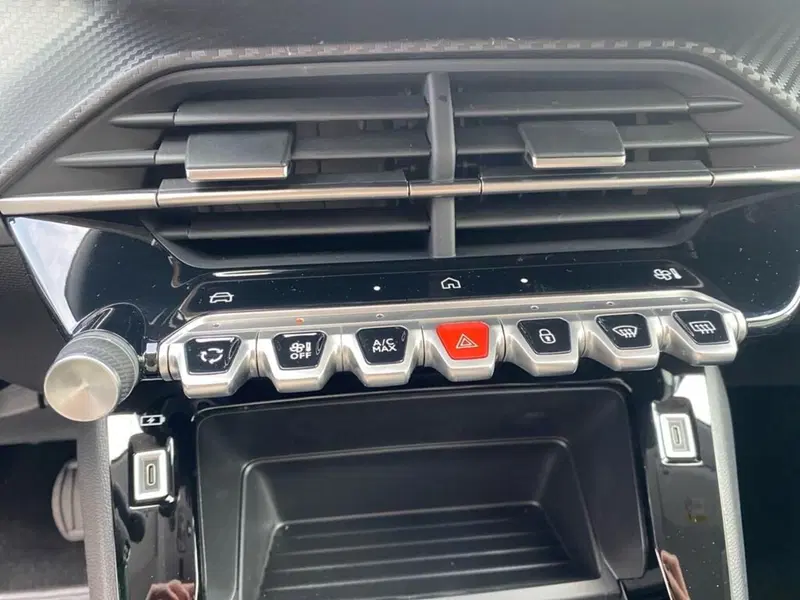 Peugeot 208 nuova a Torino (11)