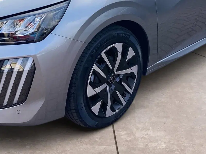 Peugeot 208 nuova a Torino (15)
