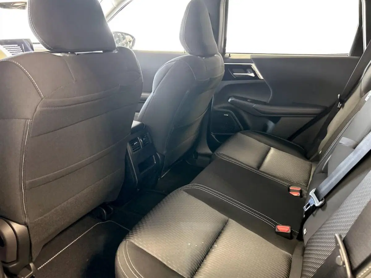 Mitsubishi Outlander nuova a Piacenza (10)