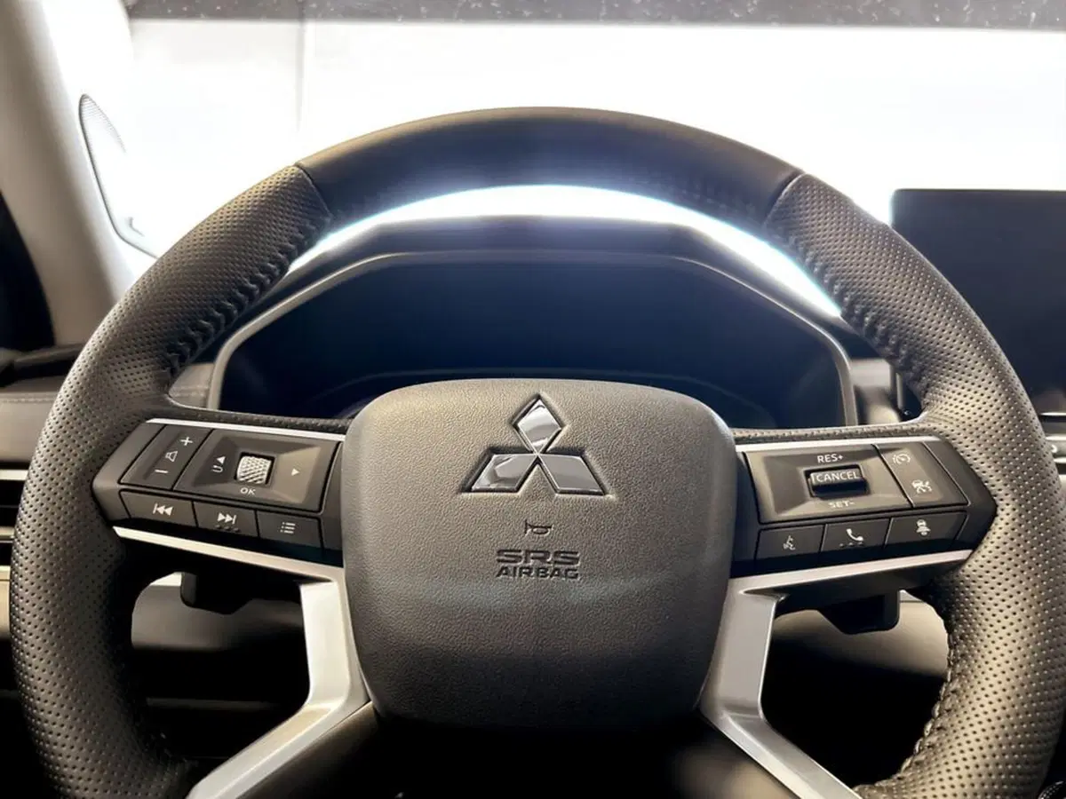 Mitsubishi Outlander nuova a Piacenza (12)
