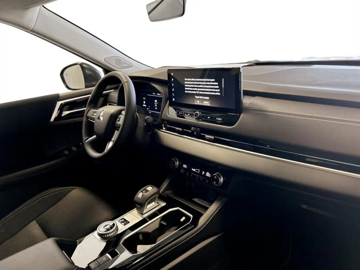 Mitsubishi Outlander nuova a Piacenza (14)