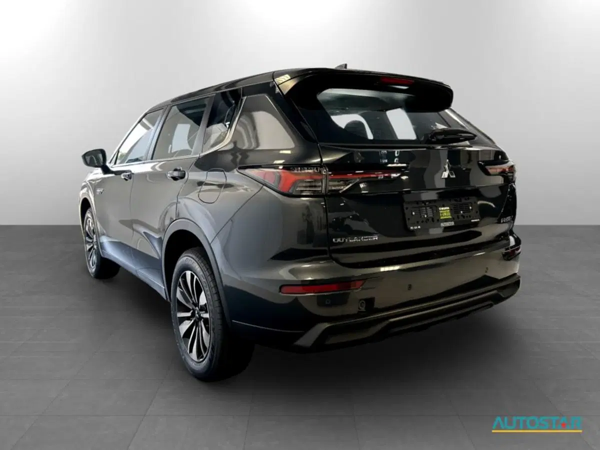 Mitsubishi Outlander nuova a Piacenza (4)