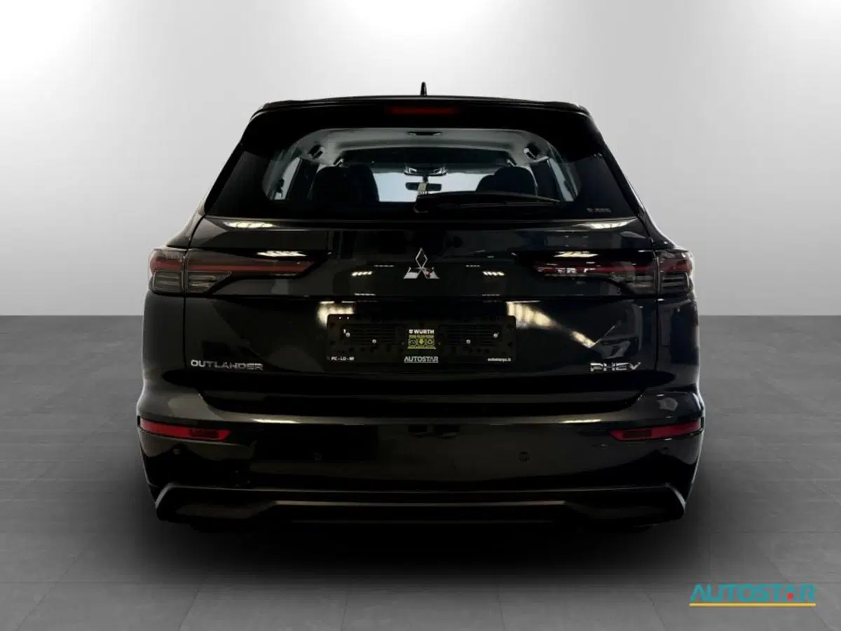 Mitsubishi Outlander nuova a Piacenza (5)