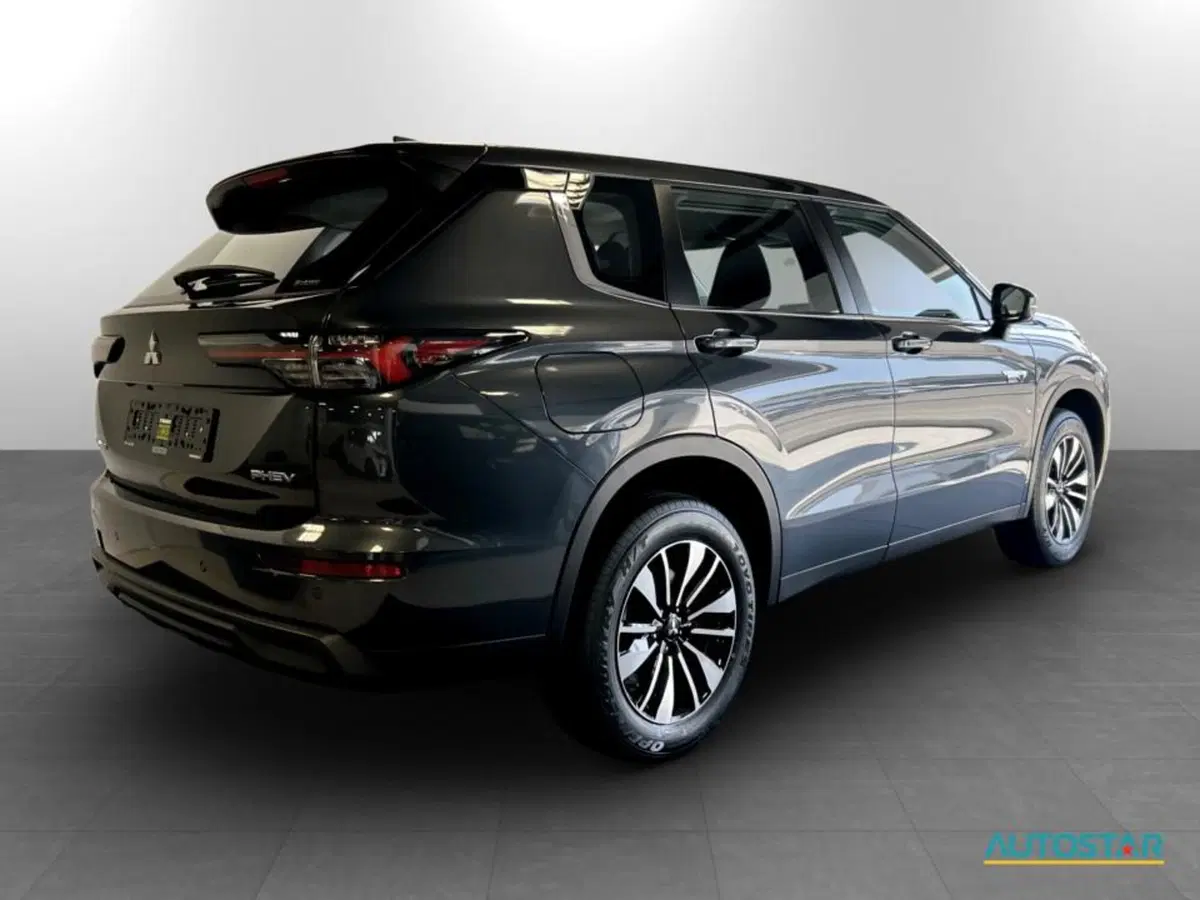 Mitsubishi Outlander nuova a Piacenza (6)