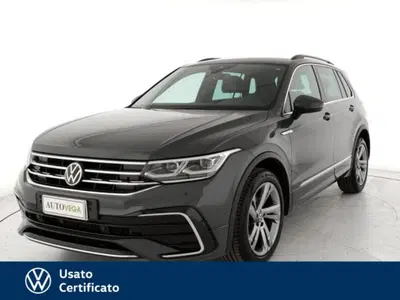 Volkswagen Tiguan 2.0 TDI 150 CV SCR DSG 4MOTION R-Line del 2021 usata a Arzignano