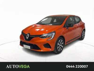 Renault Clio Full Hybrid E-Tech 140 CV 5 porte Business del 2023 usata a Arzignano
