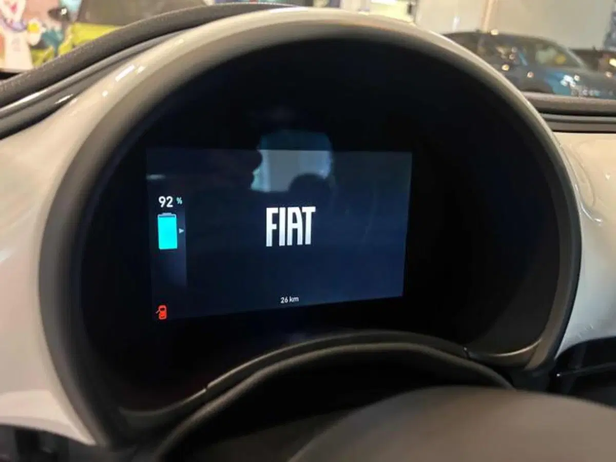 Fiat 500e nuova a Vercelli (14)
