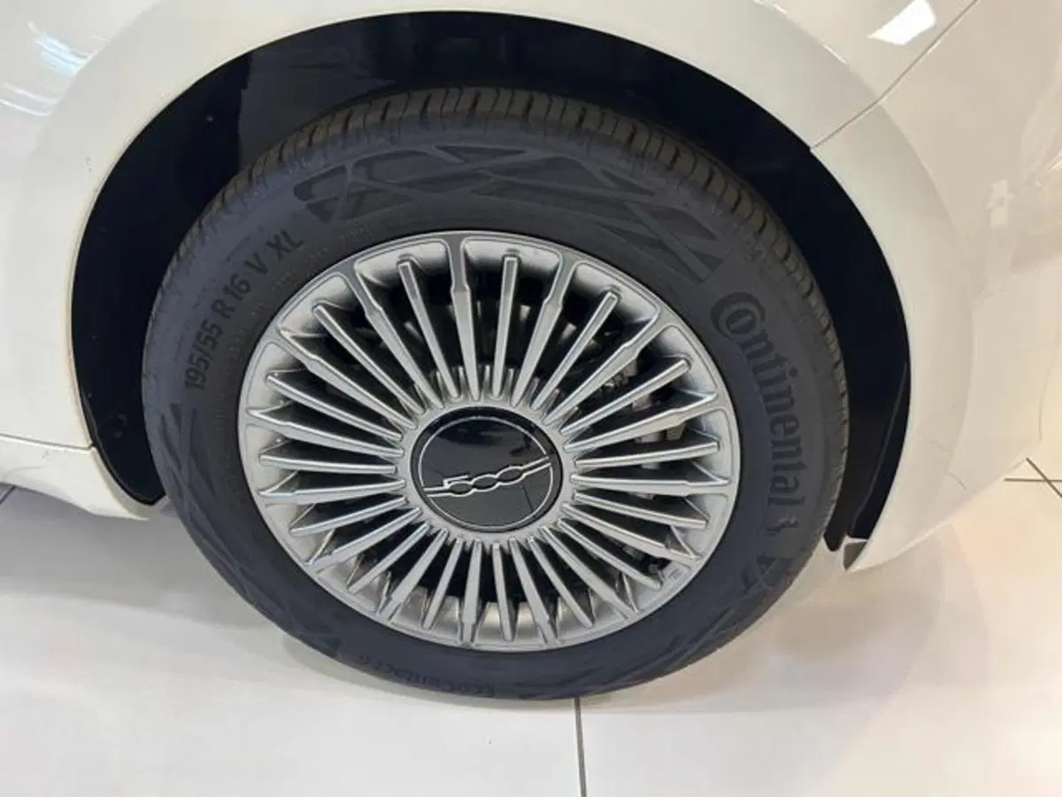 Fiat 500e nuova a Vercelli (3)