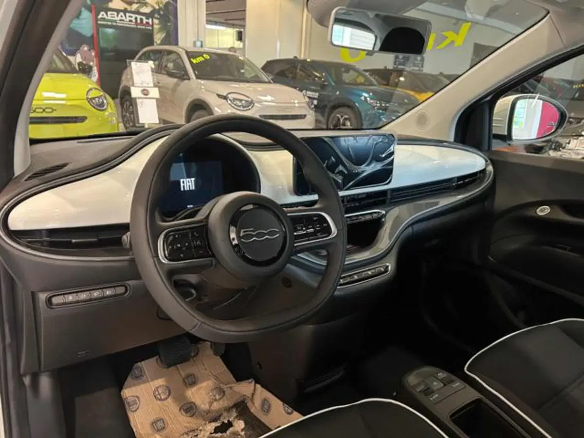 Fiat 500e nuova a Vercelli (9)