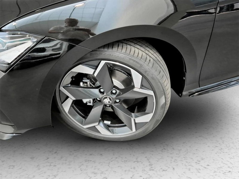 Skoda Superb Station Wagon nuova a Padova (9)