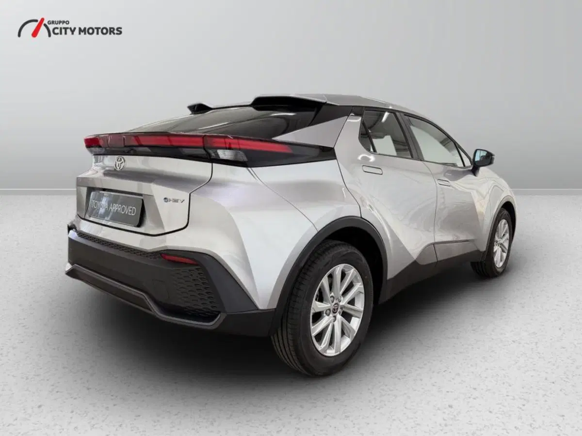 Toyota Toyota C-HR nuova a Monza e Brianza (6)