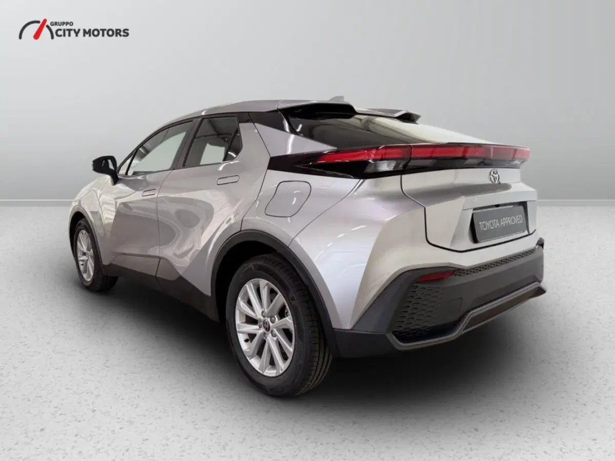 Toyota Toyota C-HR nuova a Monza e Brianza (4)