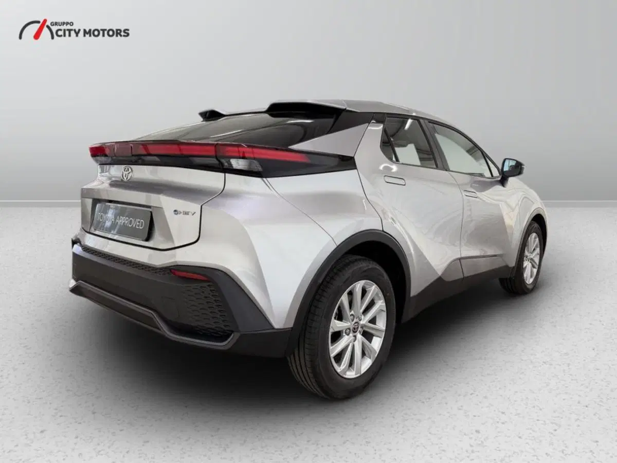 Toyota Toyota C-HR nuova a Monza e Brianza (6)