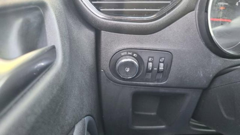 Opel Crossland X usata a Savona (14)