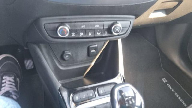 Opel Crossland X usata a Savona (9)