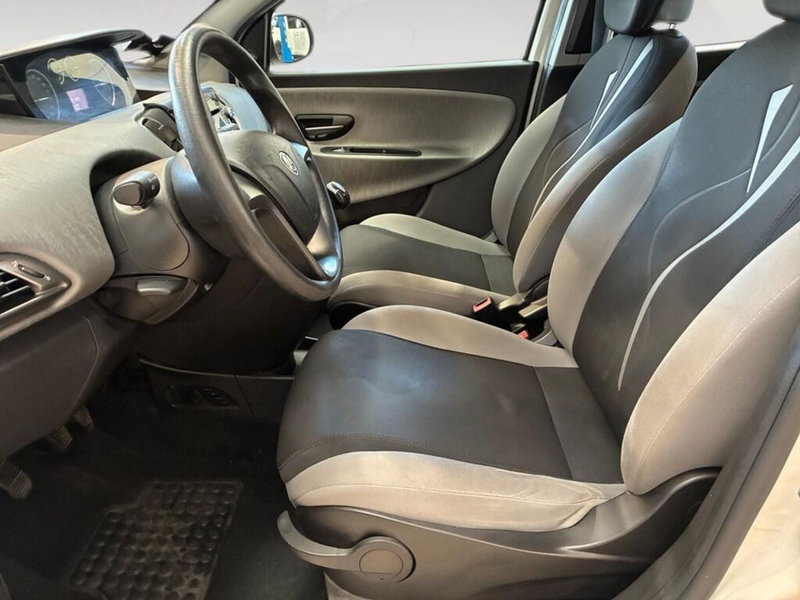 Lancia Ypsilon usata a Torino (6)