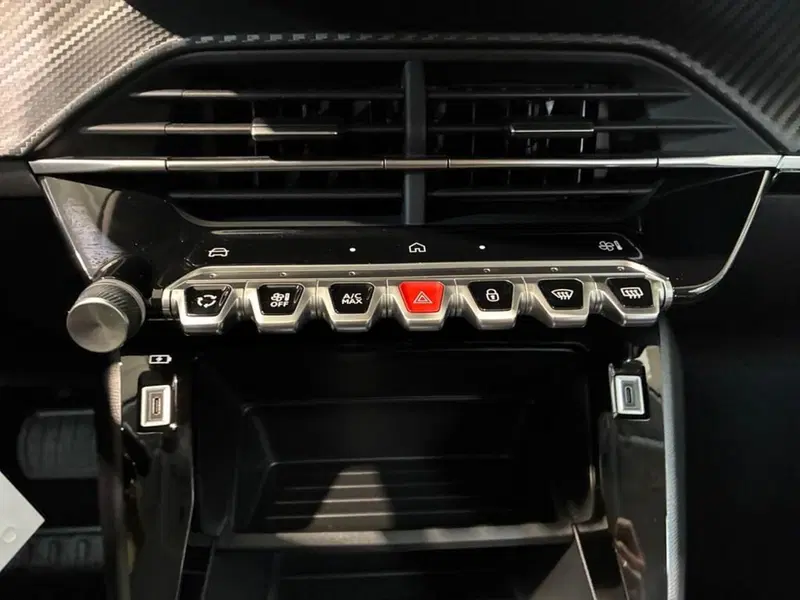 Peugeot 208 nuova a Torino (11)