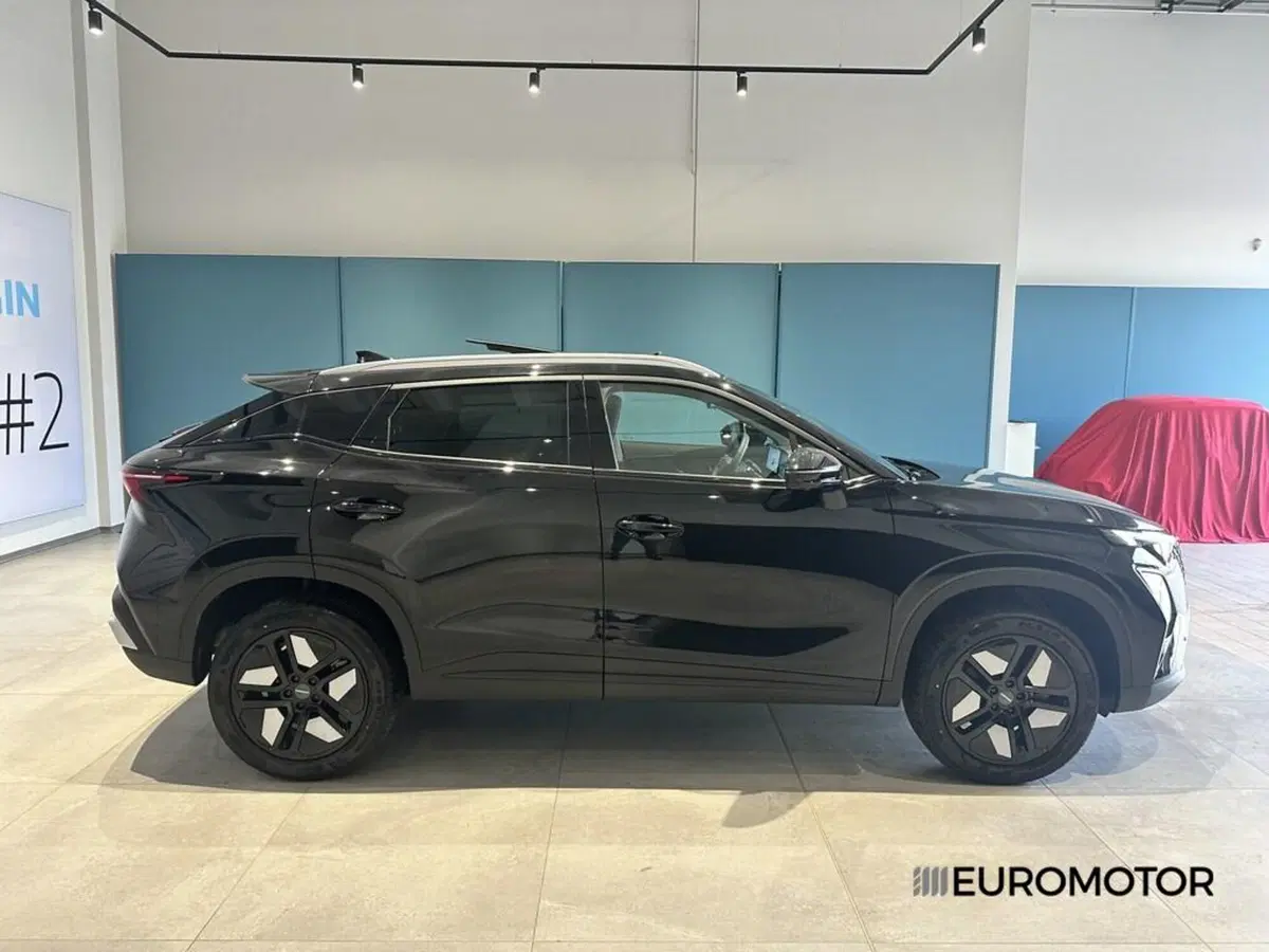 Omoda Omoda 5 SHS-H nuova a Bari (4)