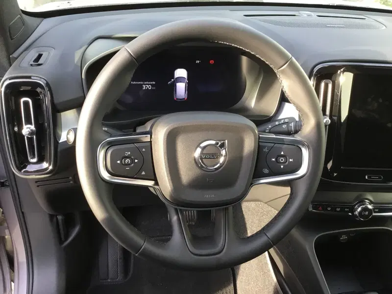 Volvo XC40 nuova a Napoli (12)