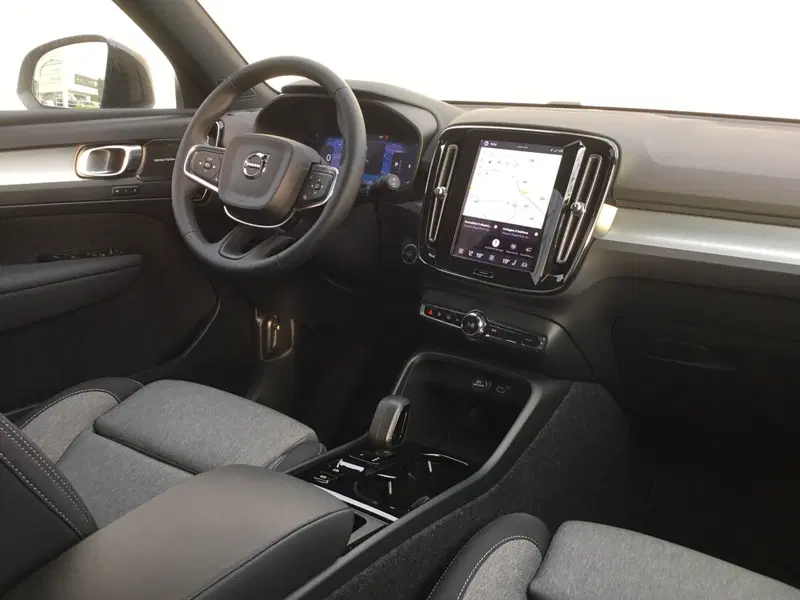 Volvo XC40 nuova a Napoli (15)