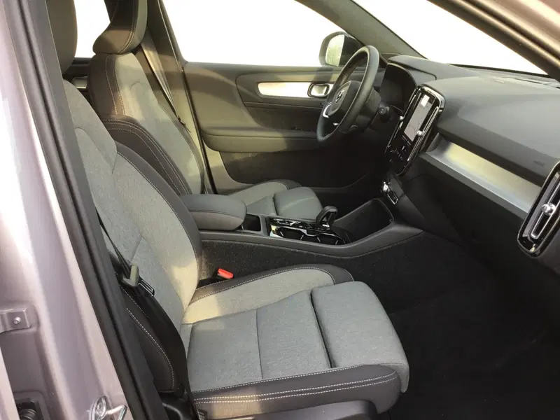Volvo XC40 nuova a Napoli (16)