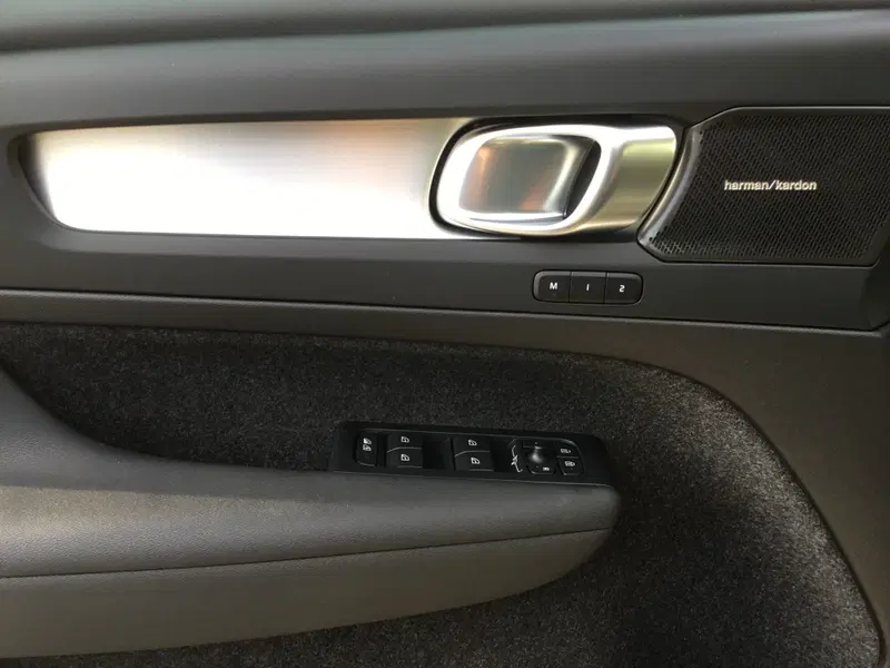 Volvo XC40 nuova a Napoli (18)