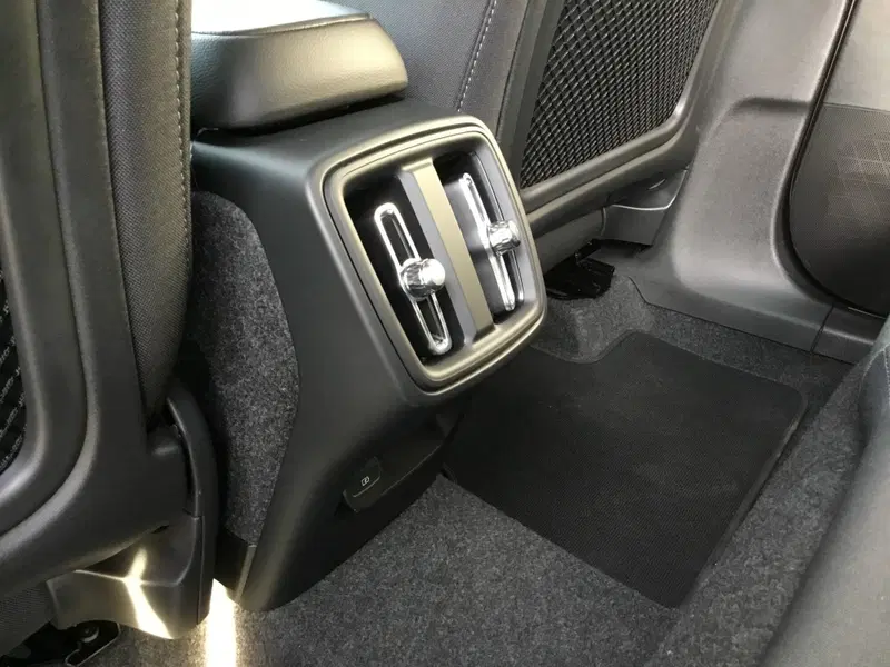 Volvo XC40 nuova a Napoli (19)