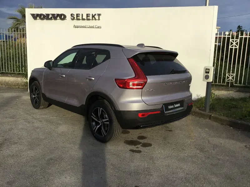 Volvo XC40 nuova a Napoli (2)