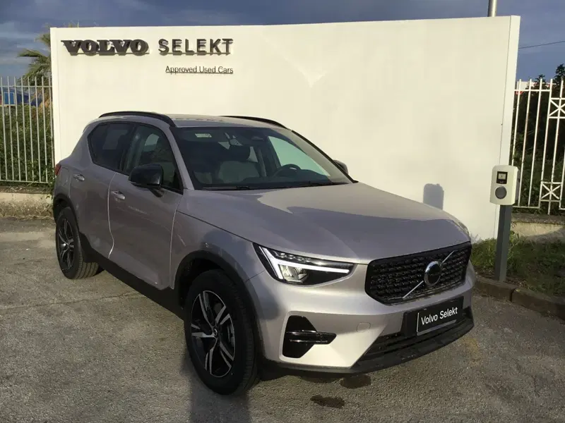 Volvo XC40 nuova a Napoli (4)