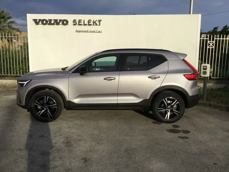 Volvo XC40 nuova a Napoli (5)
