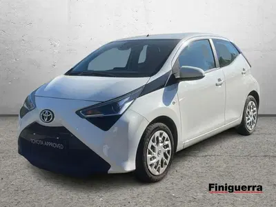 Toyota Aygo 1.0 VVT-i 72 CV 5 porte x-cool del 2019 usata a Osnago