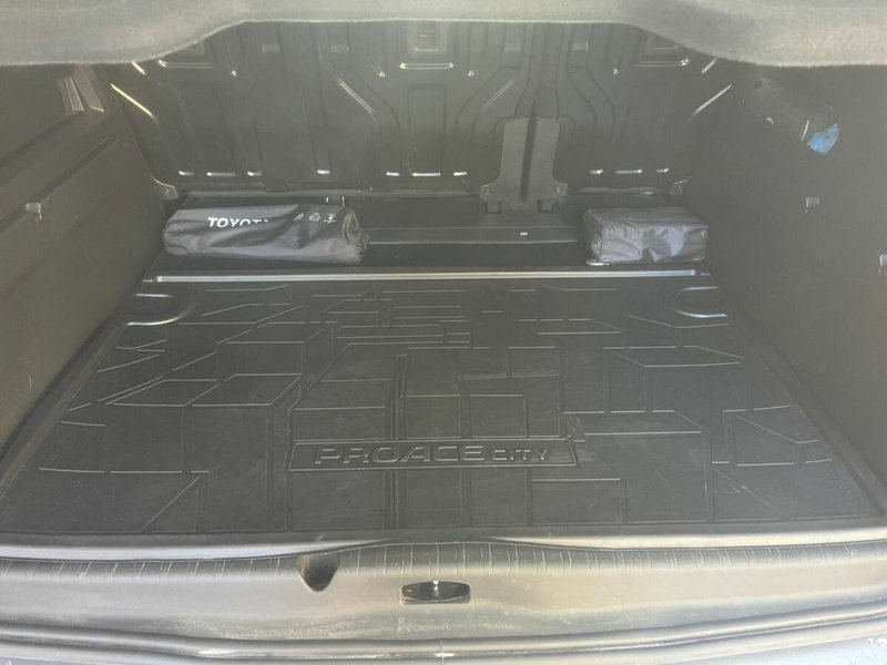 Toyota Proace City Verso usata a Lecco (13)
