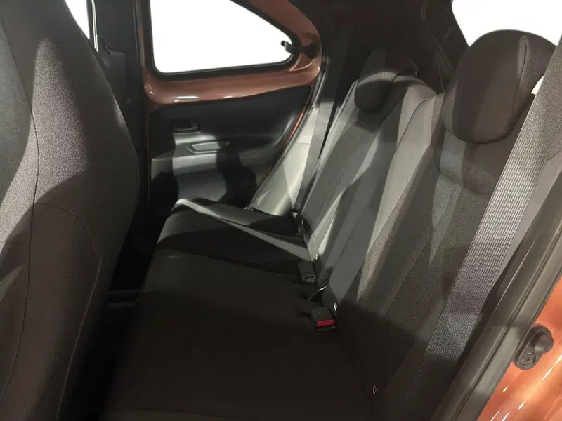 Toyota Aygo X nuova a Lecco (11)