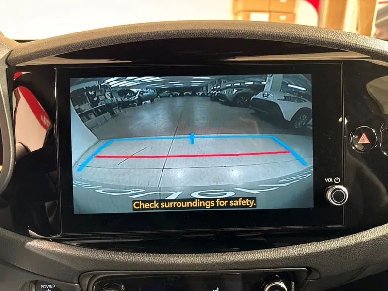 Toyota Aygo X nuova a Lecco (15)