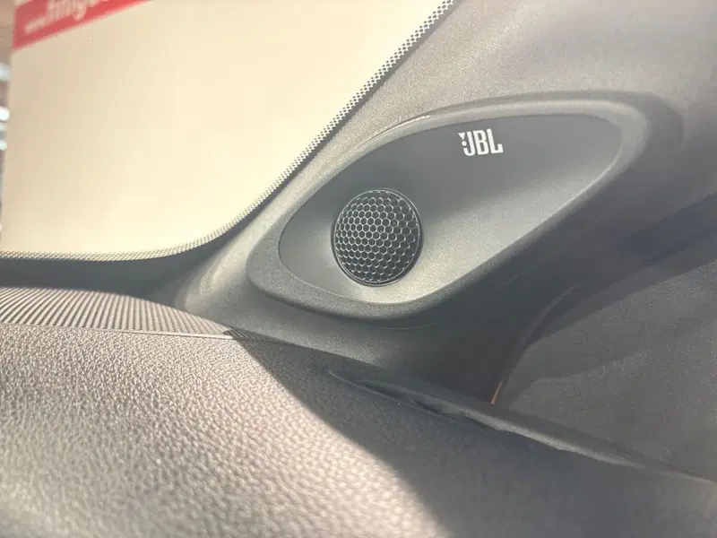 Toyota Aygo X nuova a Lecco (18)