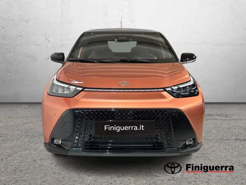 Toyota Aygo X nuova a Lecco (2)