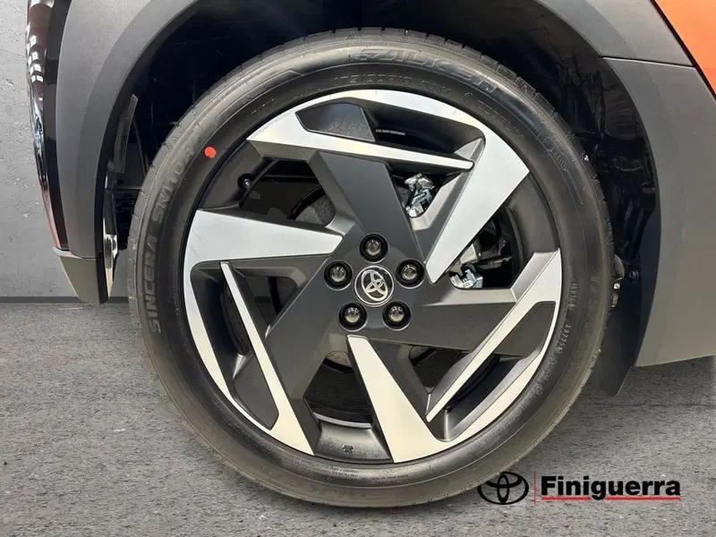 Toyota Aygo X nuova a Lecco (7)