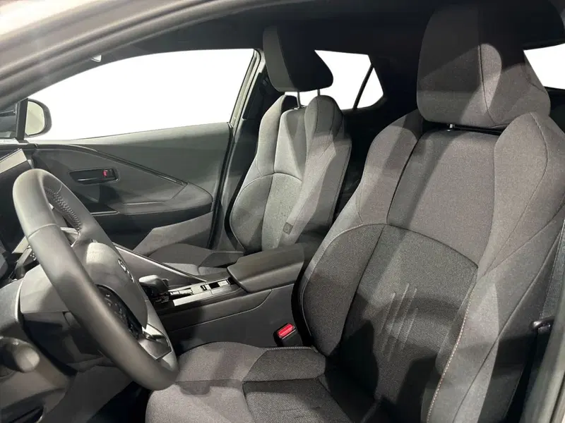 Toyota Toyota C-HR nuova a Lecco (10)