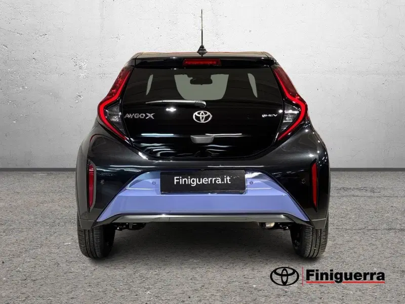 Toyota Aygo X nuova a Sondrio (3)