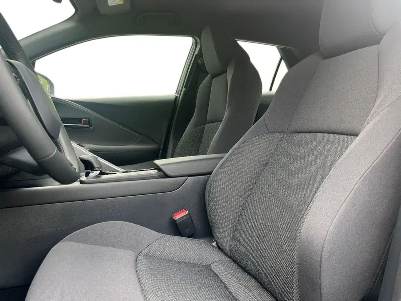 Toyota Toyota C-HR nuova a Lecco (10)