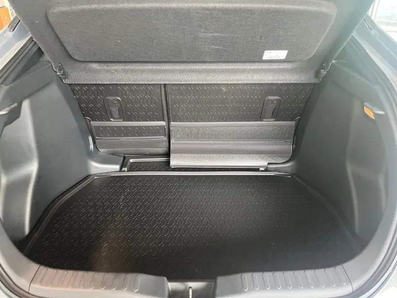 Toyota Toyota C-HR nuova a Lecco (12)