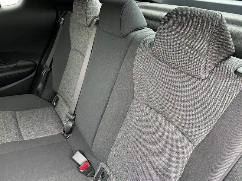 Toyota Toyota C-HR nuova a Lecco (11)