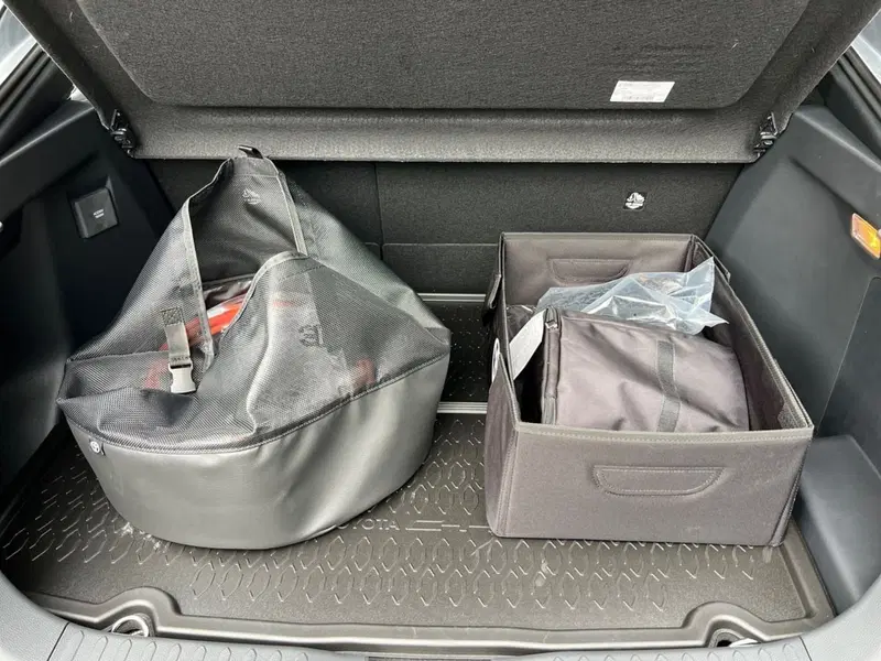 Toyota Toyota C-HR nuova a Lecco (12)