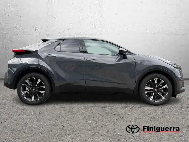 Toyota Toyota C-HR nuova a Lecco (5)