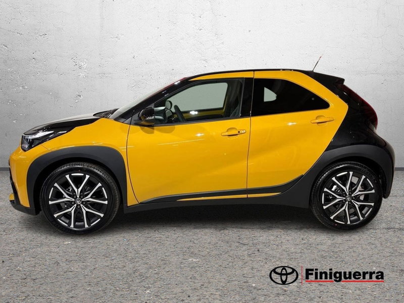 Toyota Aygo X nuova a Sondrio (6)