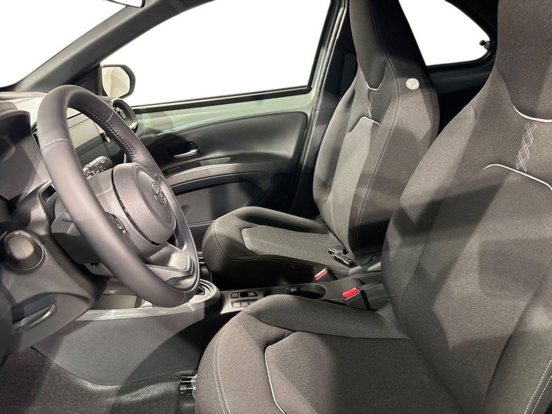 Toyota Aygo X nuova a Sondrio (10)