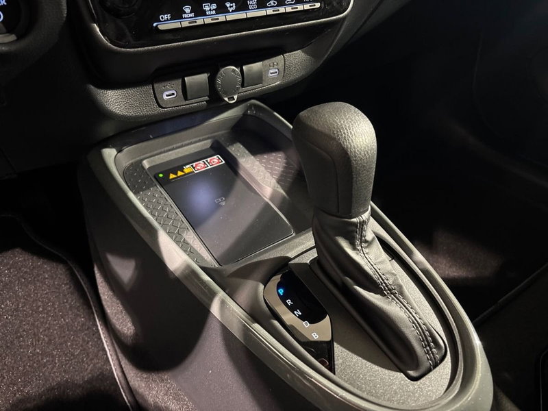 Toyota Aygo X nuova a Sondrio (13)