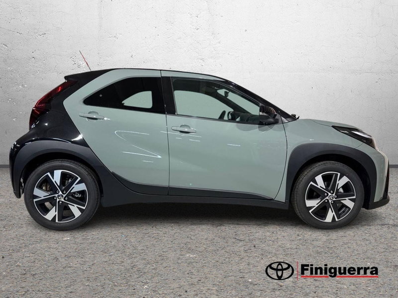 Toyota Aygo X nuova a Sondrio (3)