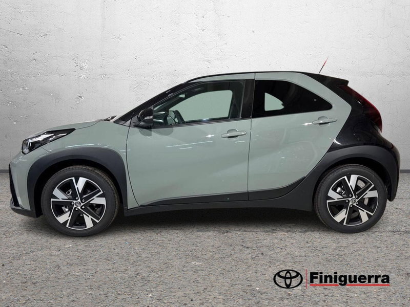 Toyota Aygo X nuova a Sondrio (4)