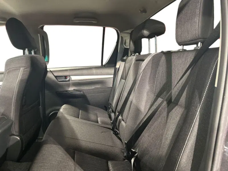 Toyota Hilux nuova a Lecco (11)